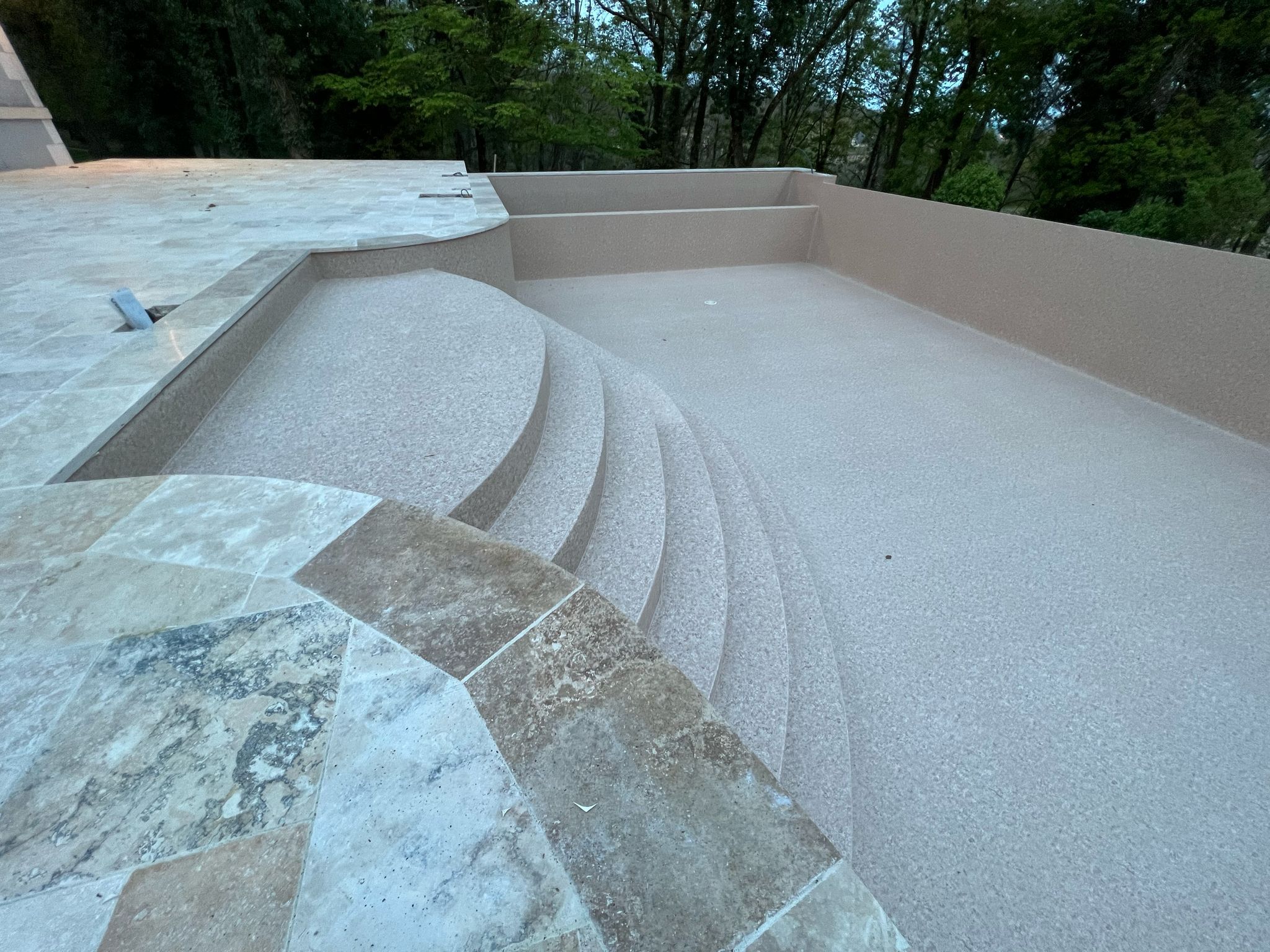 Revêtement PVC armé pour piscine durable à Pornic