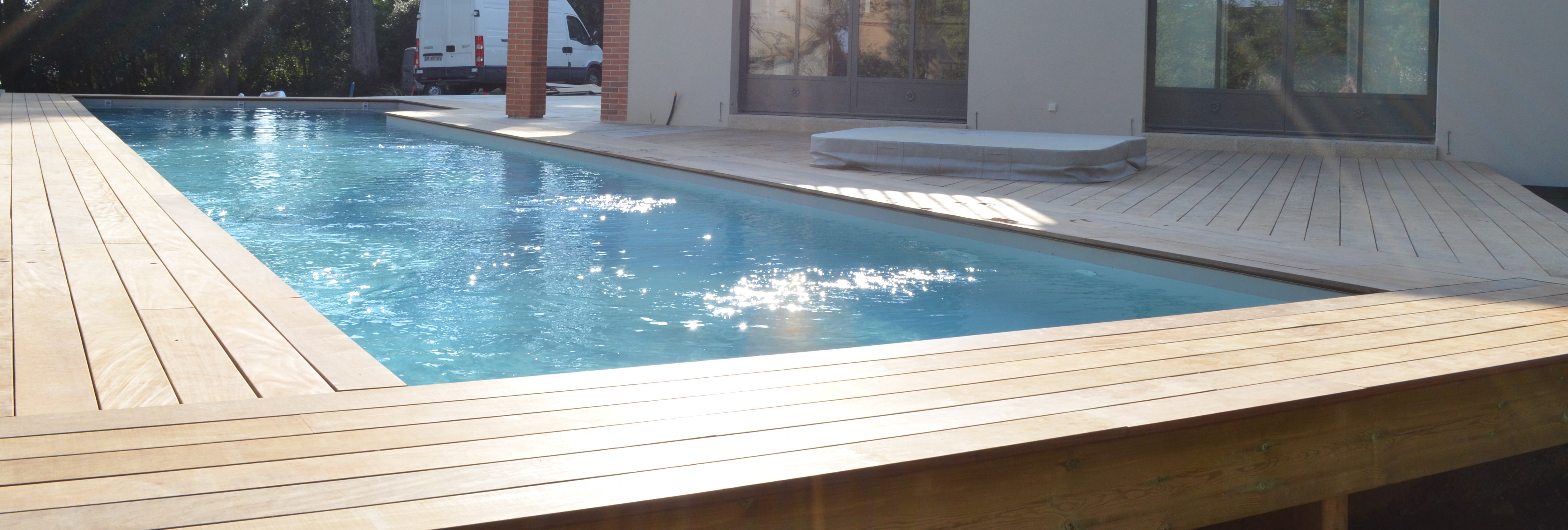 Piscine moderne construite par Pornic Piscines à Pornic