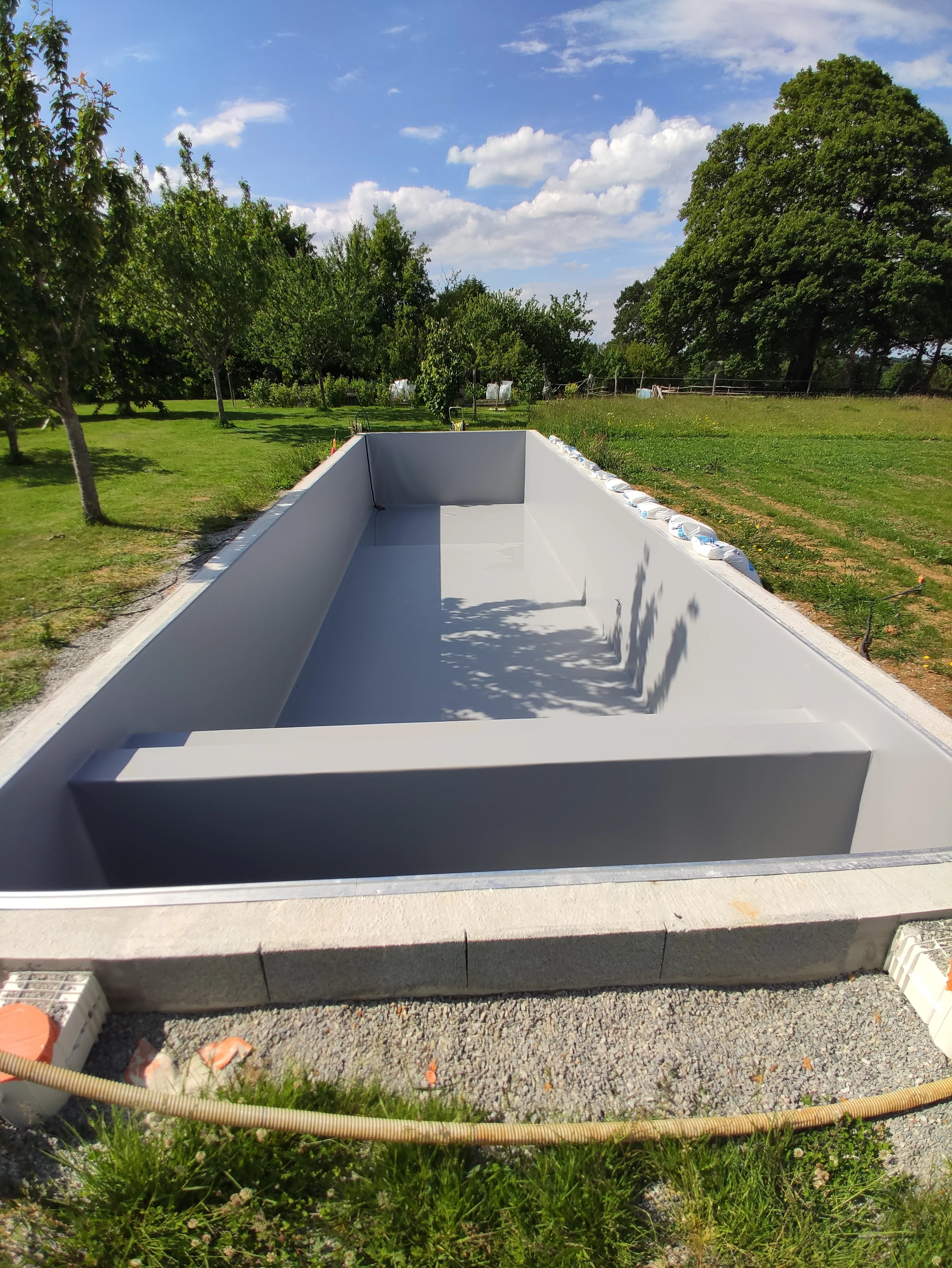 Pose de l’étanchéité avec PVC armé pour piscine