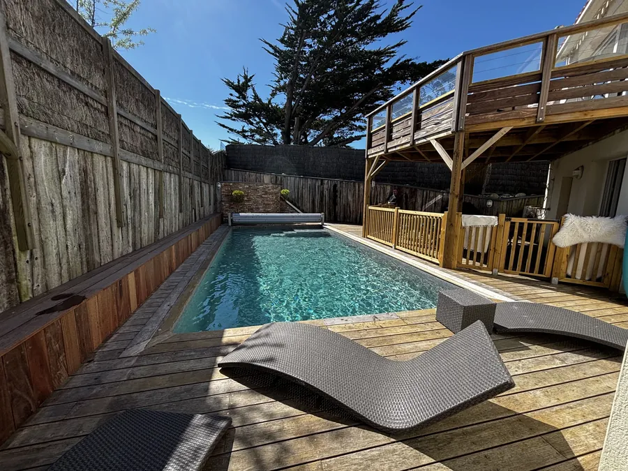 La même piscine après rénovation