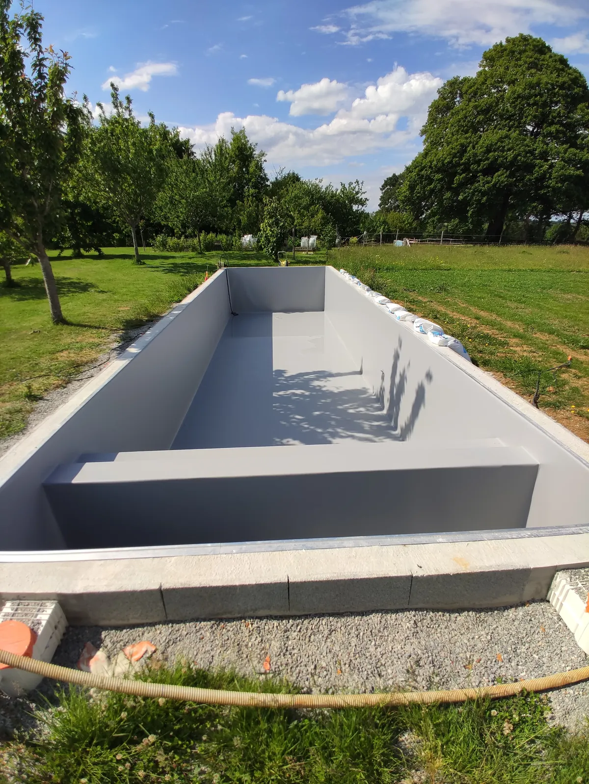 Pose de l’étanchéité avec PVC armé pour piscine